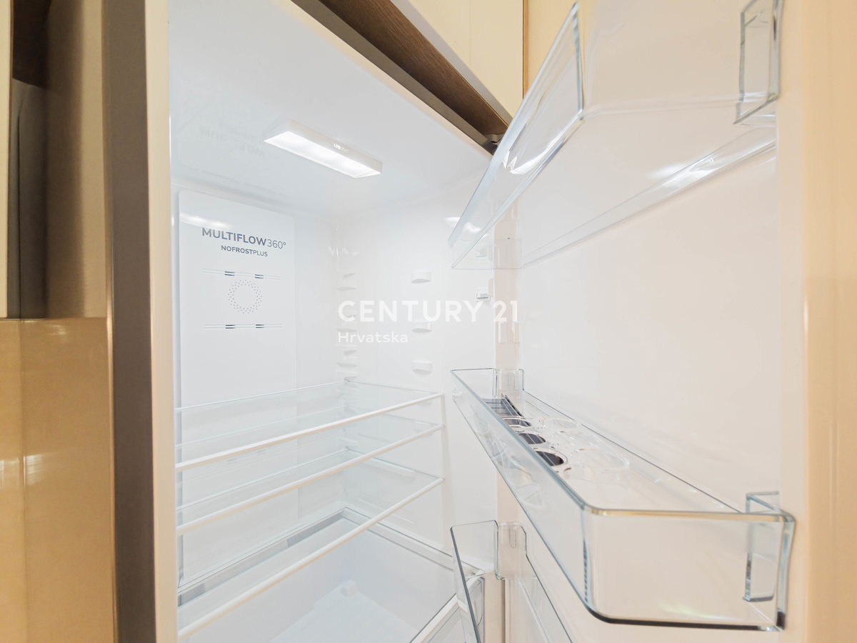 Zadar, Voštarnica, 2,5-prostorsko stanovanje, 55,65 m2, 1. nadstropje, obnovljeno, opremljeno, takoj vseljivo