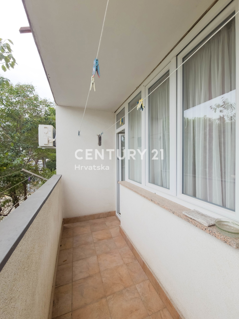 Zadar, Voštarnica, 2,5-prostorsko stanovanje, 55,65 m2, 1. nadstropje, obnovljeno, opremljeno, takoj vseljivo