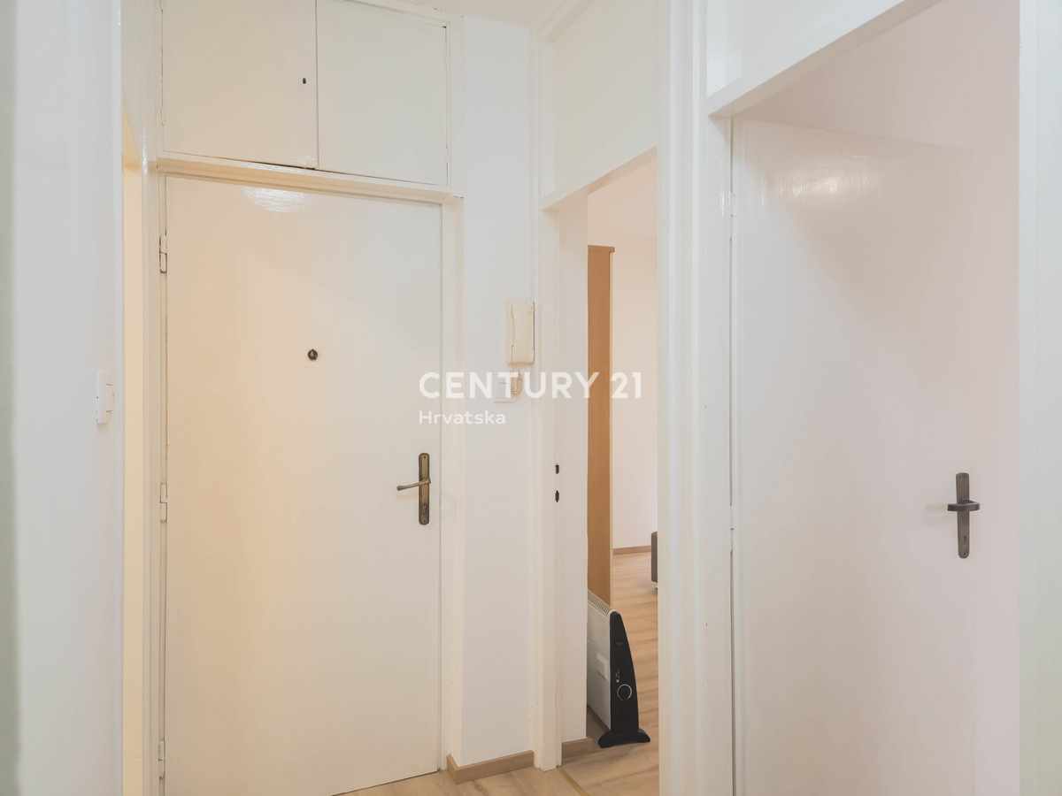 Zadar, Voštarnica, 2,5-prostorsko stanovanje, 55,65 m2, 1. nadstropje, obnovljeno, opremljeno, takoj vseljivo