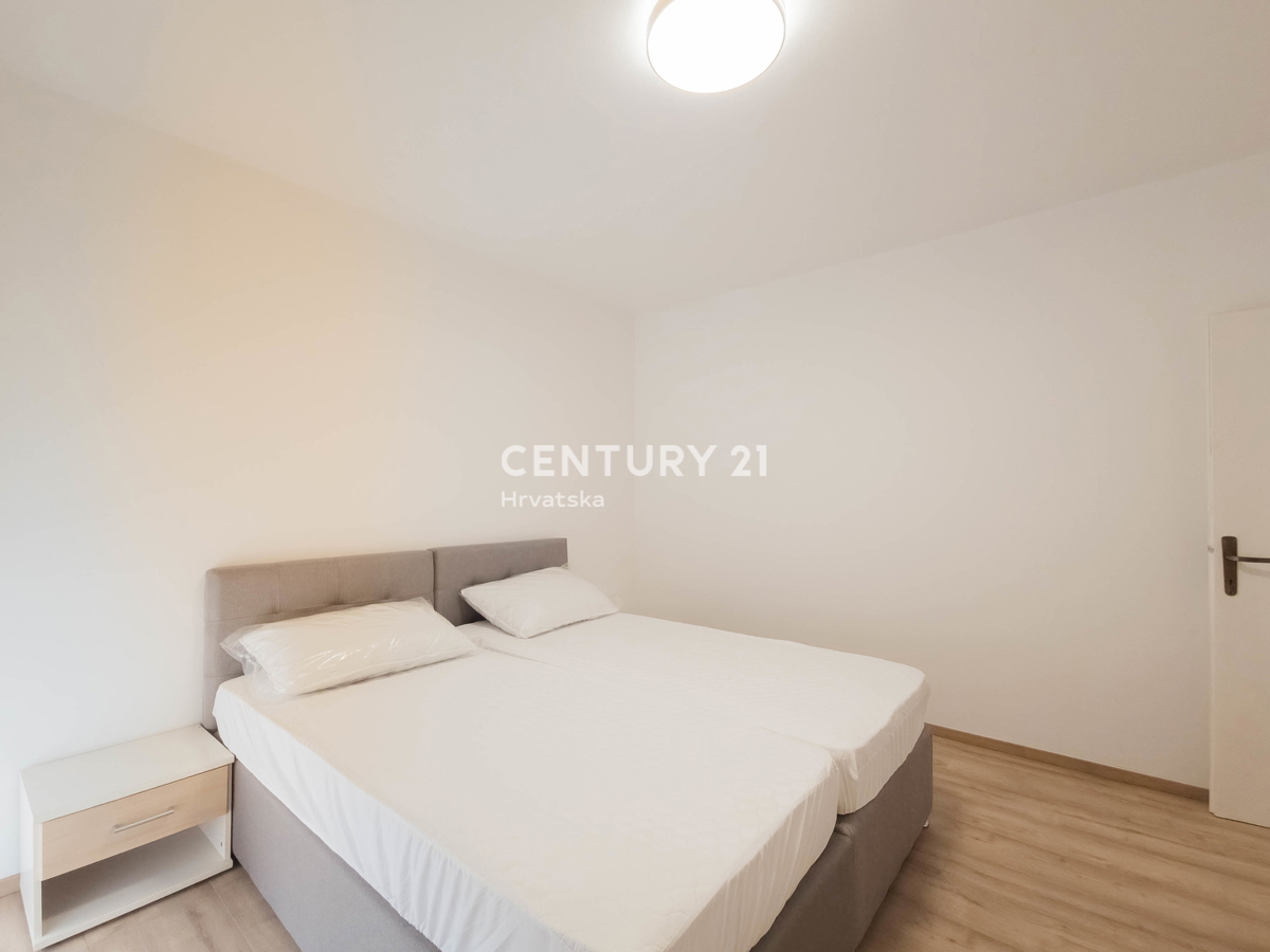 Zadar, Voštarnica, 2,5-prostorsko stanovanje, 55,65 m2, 1. nadstropje, obnovljeno, opremljeno, takoj vseljivo