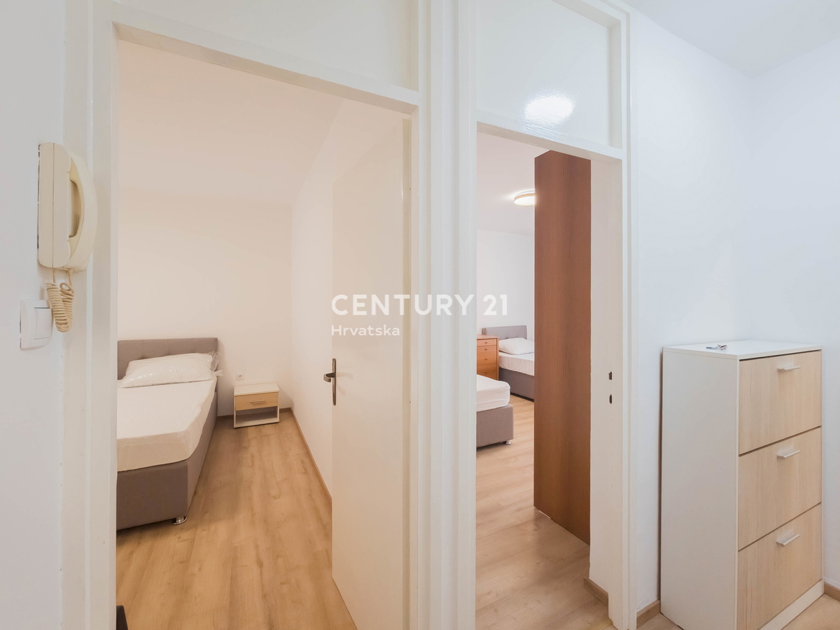 Zadar, Voštarnica, 2,5-prostorsko stanovanje, 55,65 m2, 1. nadstropje, obnovljeno, opremljeno, takoj vseljivo