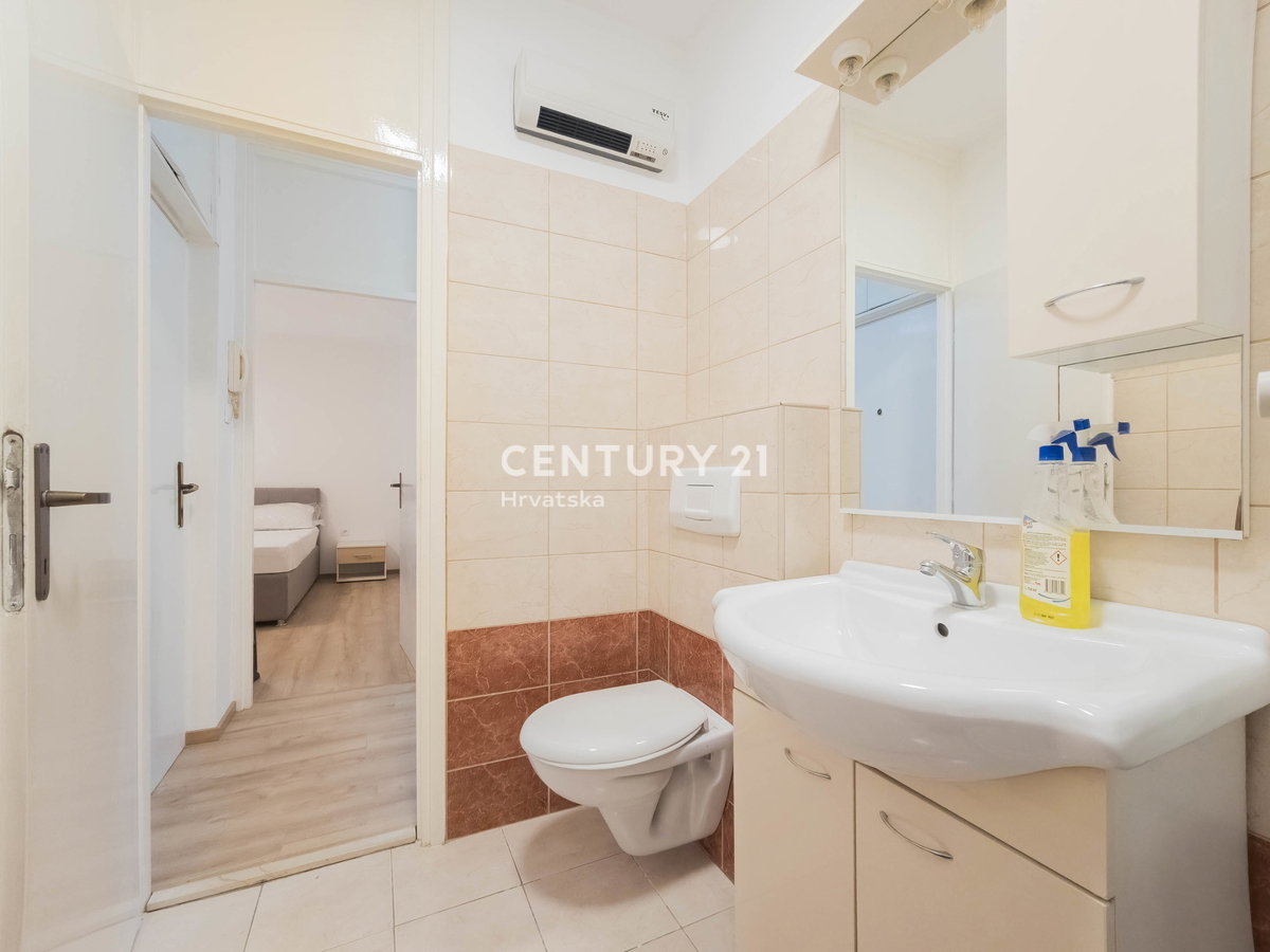 Zadar, Voštarnica, 2,5-prostorsko stanovanje, 55,65 m2, 1. nadstropje, obnovljeno, opremljeno, takoj vseljivo