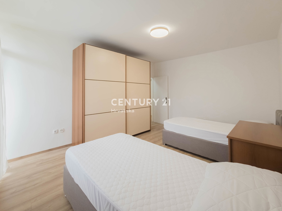 Zadar, Voštarnica, 2,5-prostorsko stanovanje, 55,65 m2, 1. nadstropje, obnovljeno, opremljeno, takoj vseljivo