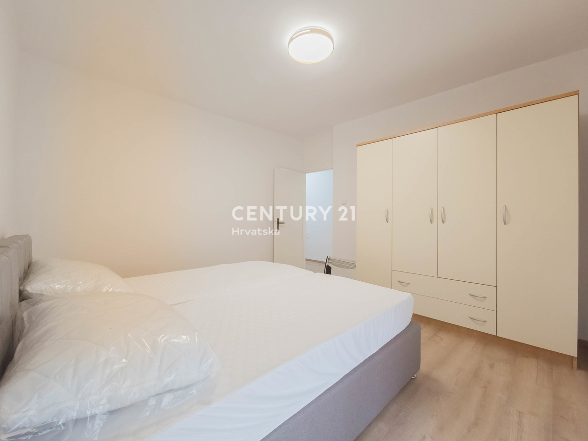 Zadar, Voštarnica, 2,5-prostorsko stanovanje, 55,65 m2, 1. nadstropje, obnovljeno, opremljeno, takoj vseljivo