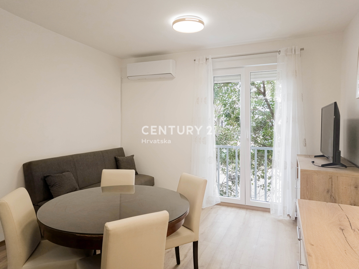 Zadar, Voštarnica, 2,5-prostorsko stanovanje, 55,65 m2, 1. nadstropje, obnovljeno, opremljeno, takoj vseljivo