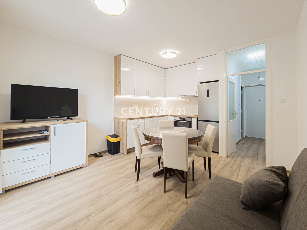 Zadar, Voštarnica, 2,5-prostorsko stanovanje, 55,65 m2, 1. nadstropje, obnovljeno, opremljeno, takoj vseljivo