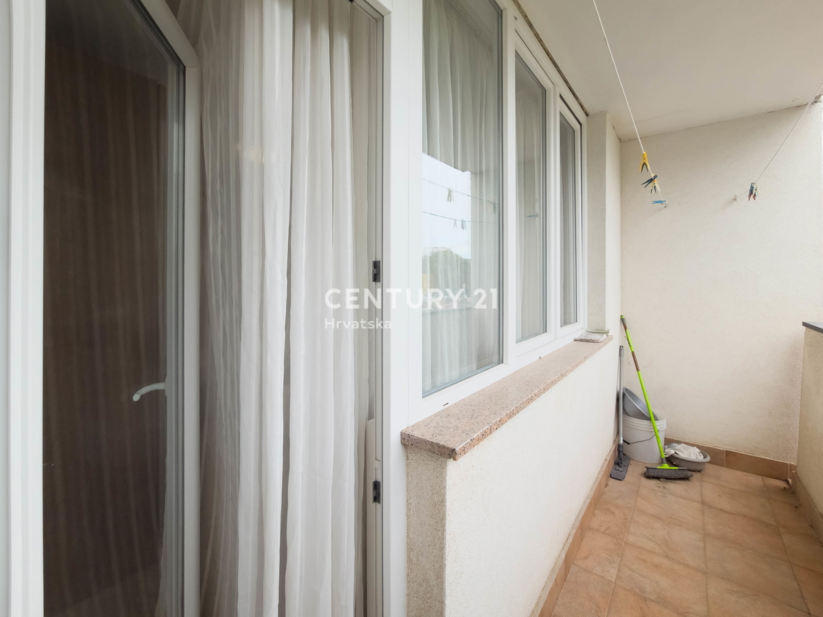 Zadar, Voštarnica, 2,5-prostorsko stanovanje, 55,65 m2, 1. nadstropje, obnovljeno, opremljeno, takoj vseljivo