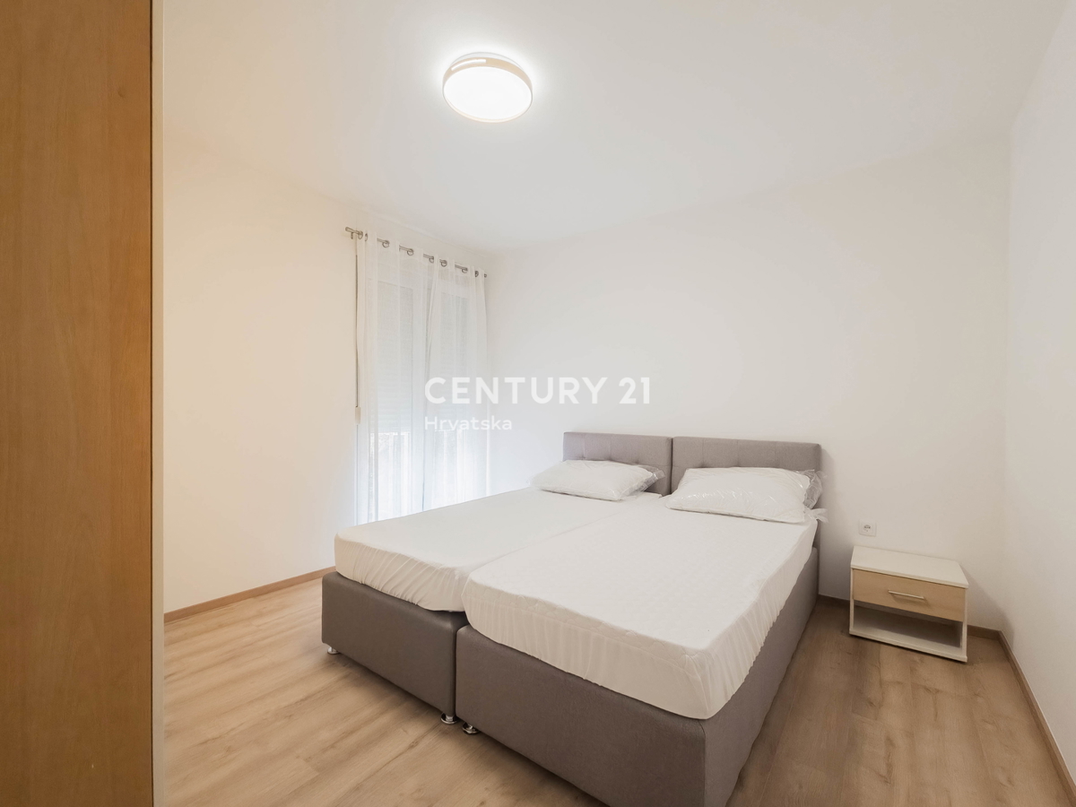 Zadar, Voštarnica, 2,5-prostorsko stanovanje, 55,65 m2, 1. nadstropje, obnovljeno, opremljeno, takoj vseljivo