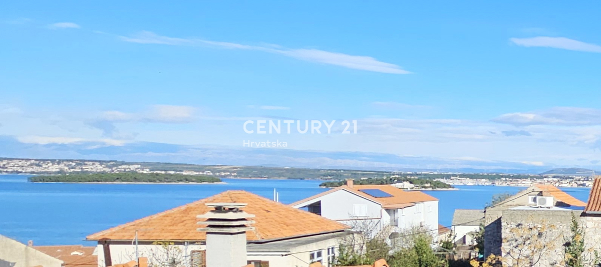 Tkon, otok Pašman, nedokončana večnadstropna hiša z razgledom na morje na prostorni parceli