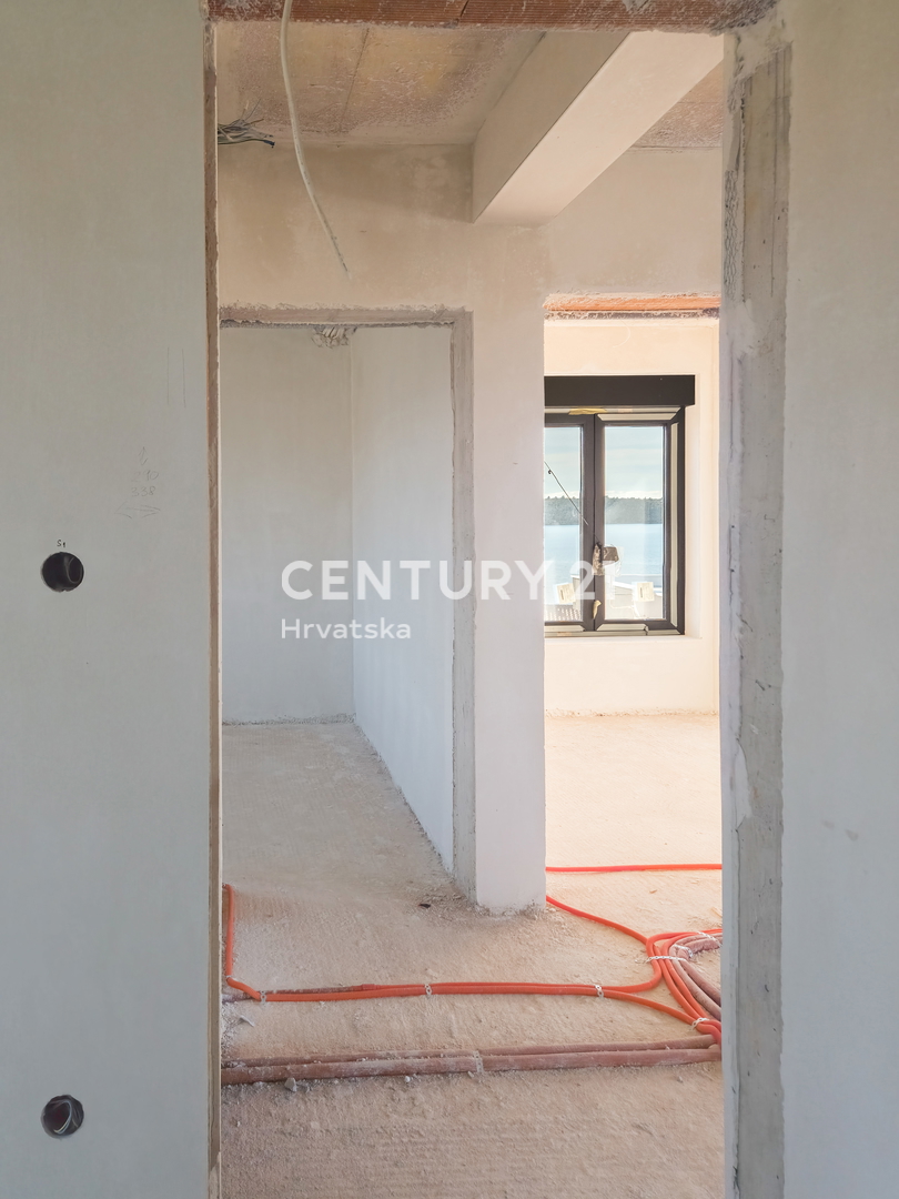 ZADAR, LJUBAČ, LUKSUZNO NOVOGRADNJA. S5= 98,80 m2 + strešna terasa 120 m2, 2. nadstropje, 50 m DO MORJA IN PLAŽE, POGLED NA MORJE