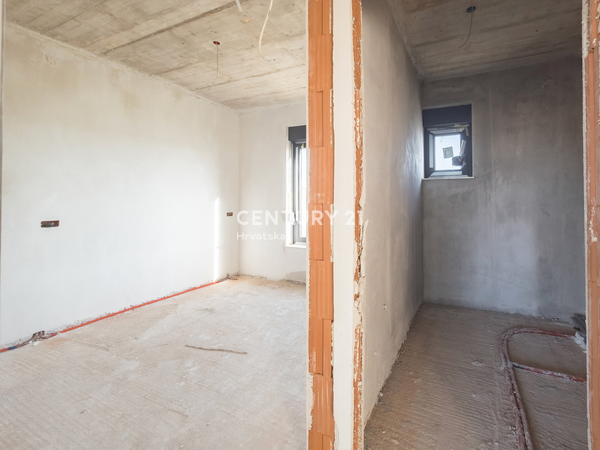 ZADAR, LJUBAČ, LUKSUZNO NOVOGRADNJA. S5= 98,80 m2 + strešna terasa 120 m2, 2. nadstropje, 50 m DO MORJA IN PLAŽE, POGLED NA MORJE