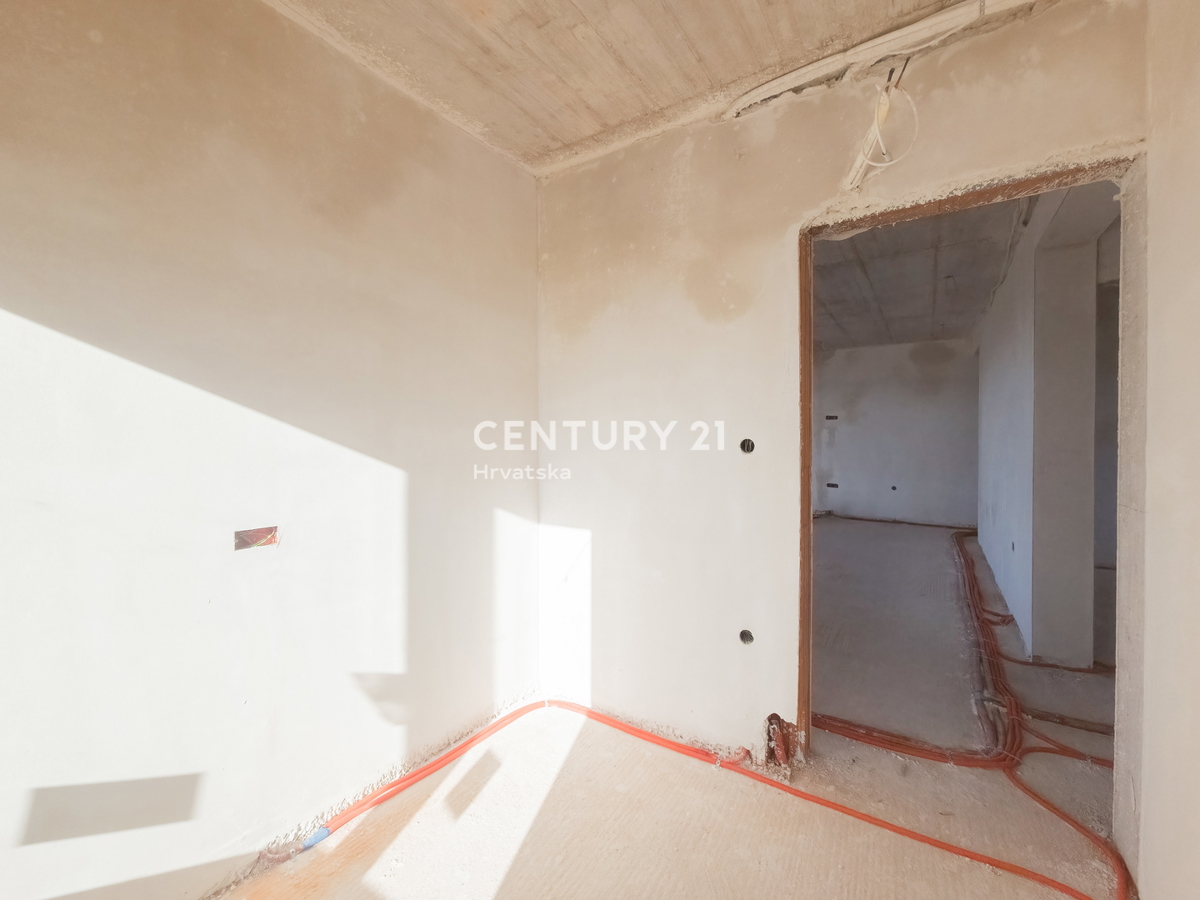 ZADAR, LJUBAČ, LUKSUZNO NOVOGRADNJA. S5= 98,80 m2 + strešna terasa 120 m2, 2. nadstropje, 50 m DO MORJA IN PLAŽE, POGLED NA MORJE