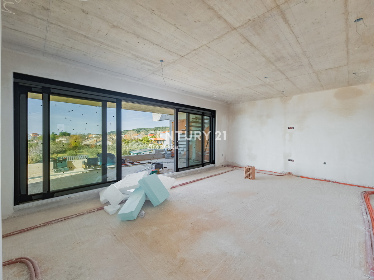 ZADAR, LJUBAČ, LUKSUZNO NOVOGRADNJA. S5= 98,80 m2 + strešna terasa 120 m2, 2. nadstropje, 50 m DO MORJA IN PLAŽE, POGLED NA MORJE