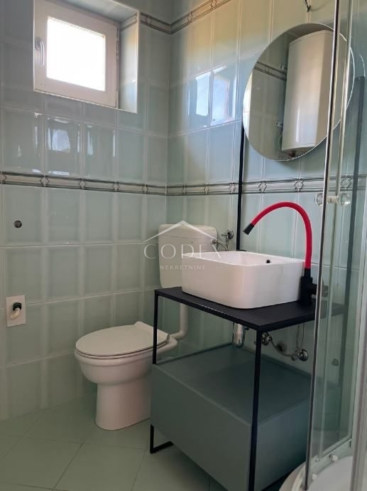 Crikvenica - vrhunsko prenovljen apartma s pogledom na morje