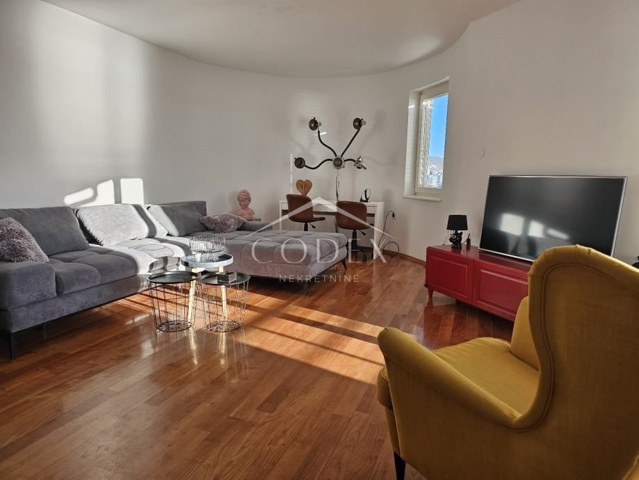 Crikvenica - vrhunsko prenovljen apartma s pogledom na morje