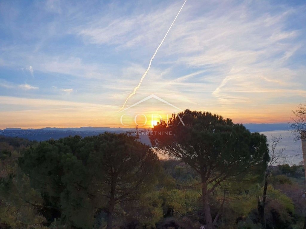 Opatija - trisobno stanovanje z 2 balkonoma