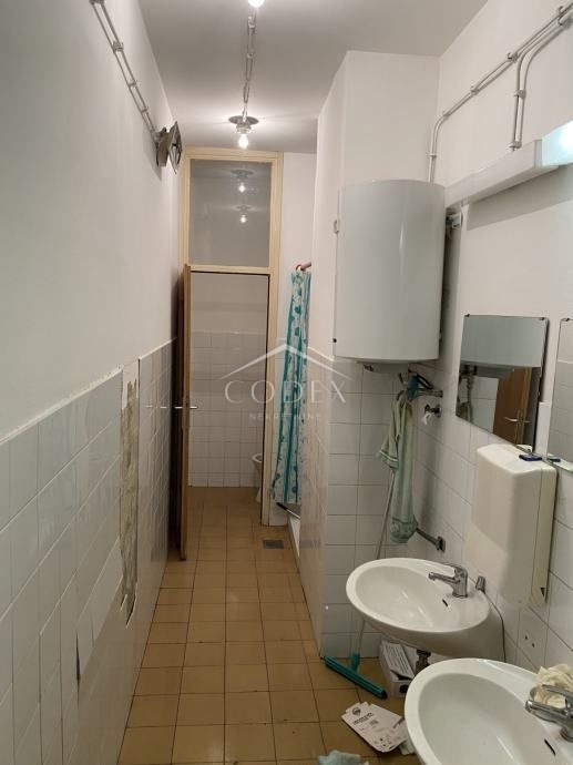 Belveder/Brajda - prodaja poslovnih prostorov s parkiriščem in garažo