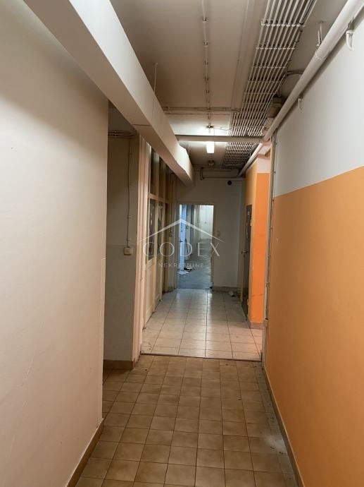 Belveder/Brajda - prodaja poslovnih prostorov s parkiriščem in garažo