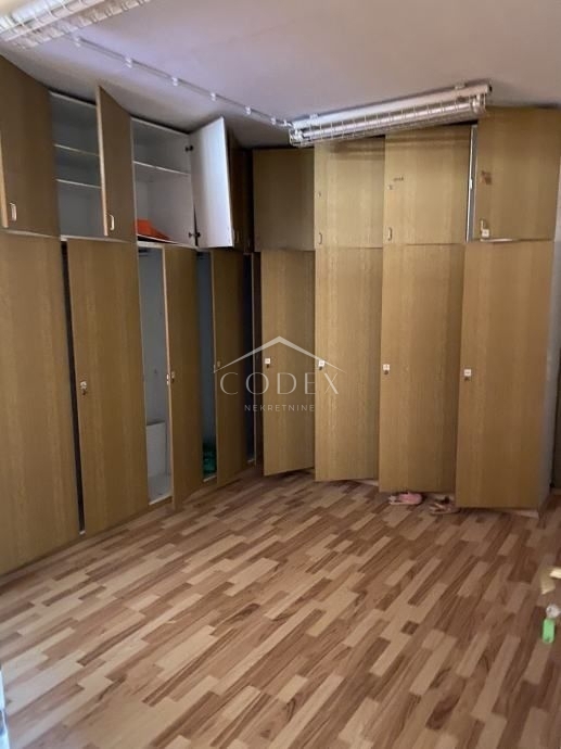 Belveder/Brajda - prodaja poslovnih prostorov s parkiriščem in garažo