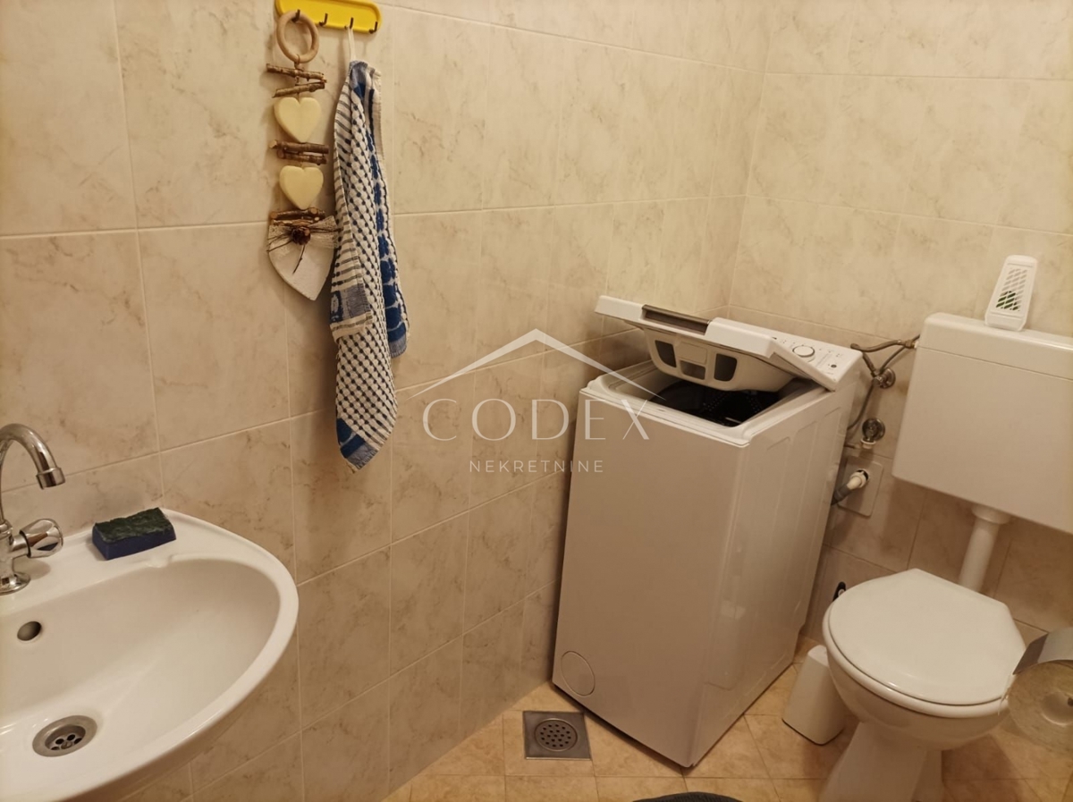 Kaštel - dvosobno stanovanje v 1. nadstropju v bližini Buj!