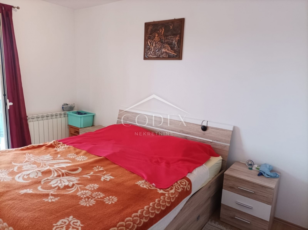 Kaštel - dvosobno stanovanje v 1. nadstropju v bližini Buj!