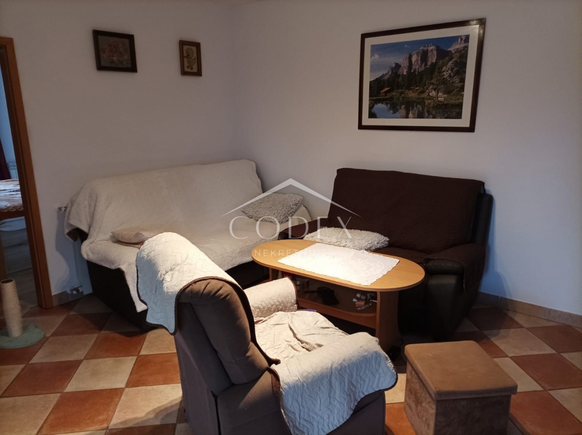 Kaštel - dvosobno stanovanje v 1. nadstropju v bližini Buj!