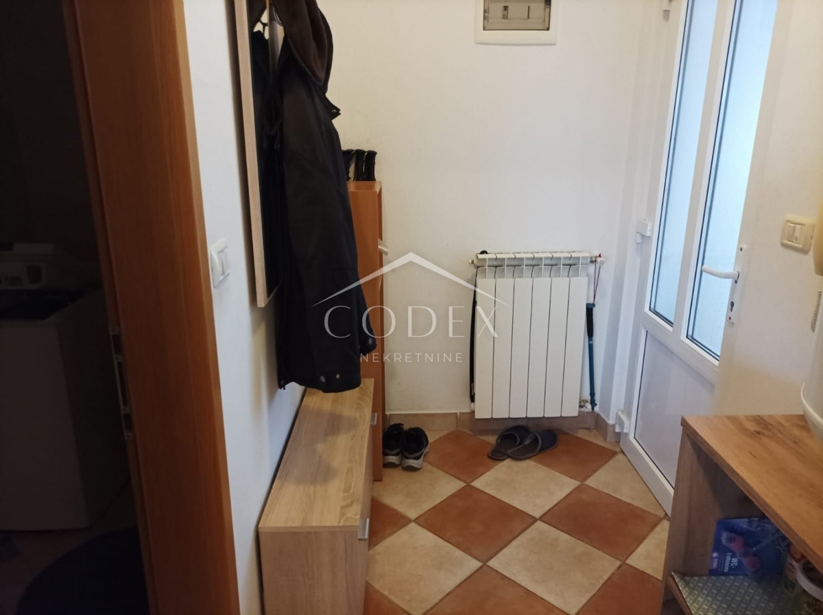 Kaštel - dvosobno stanovanje v 1. nadstropju v bližini Buj!