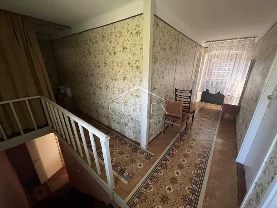 Buje, Plovanija - prodaja kamnite hiše s postajo