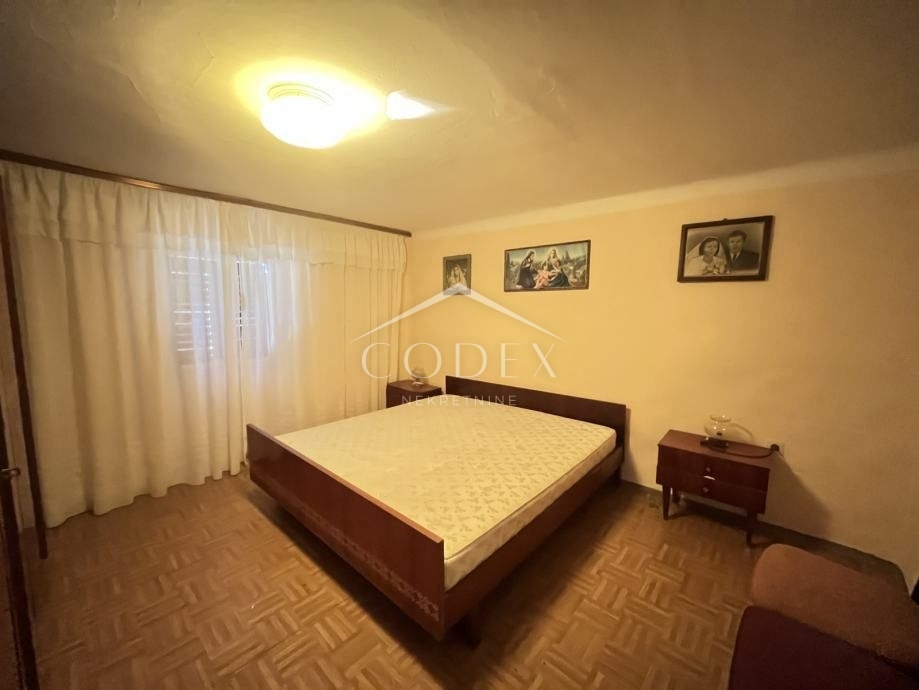 Buje, Plovanija - prodaja kamnite hiše s postajo
