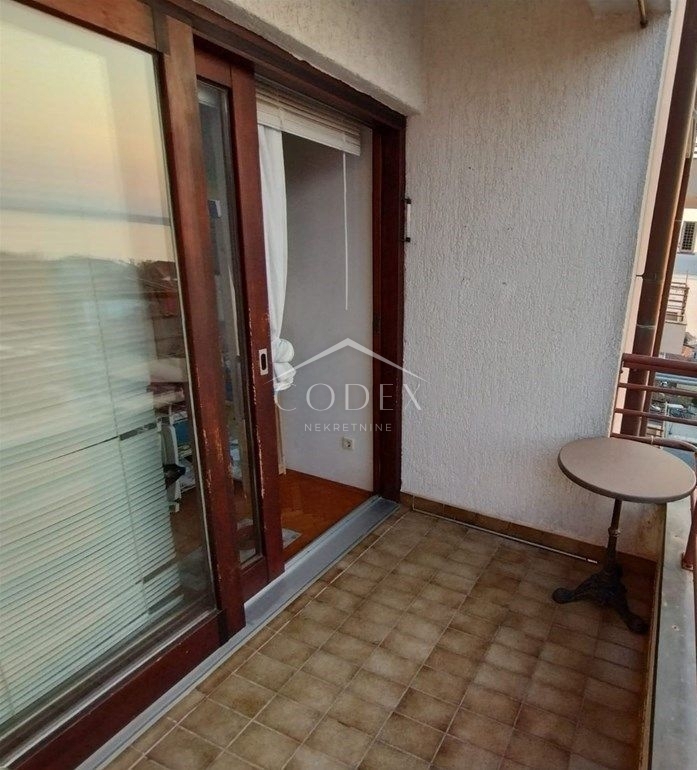 Crikvenica - apartma z varovanim parkiriščem in pogledom na morje!