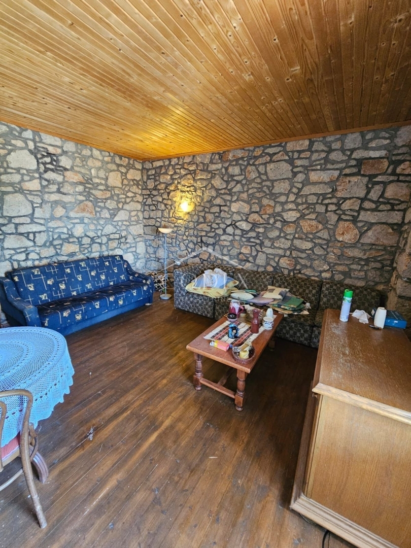 Crikvenica - prodaja hiše za adaptacijo na odlični lokaciji