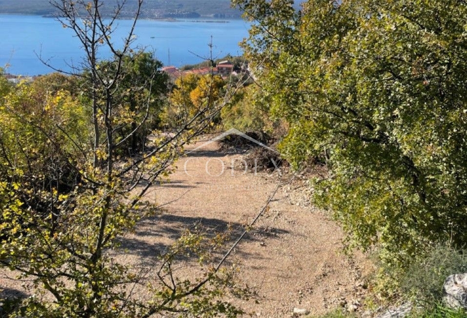 Crikvenica - prodaja hiše za adaptacijo na odlični lokaciji