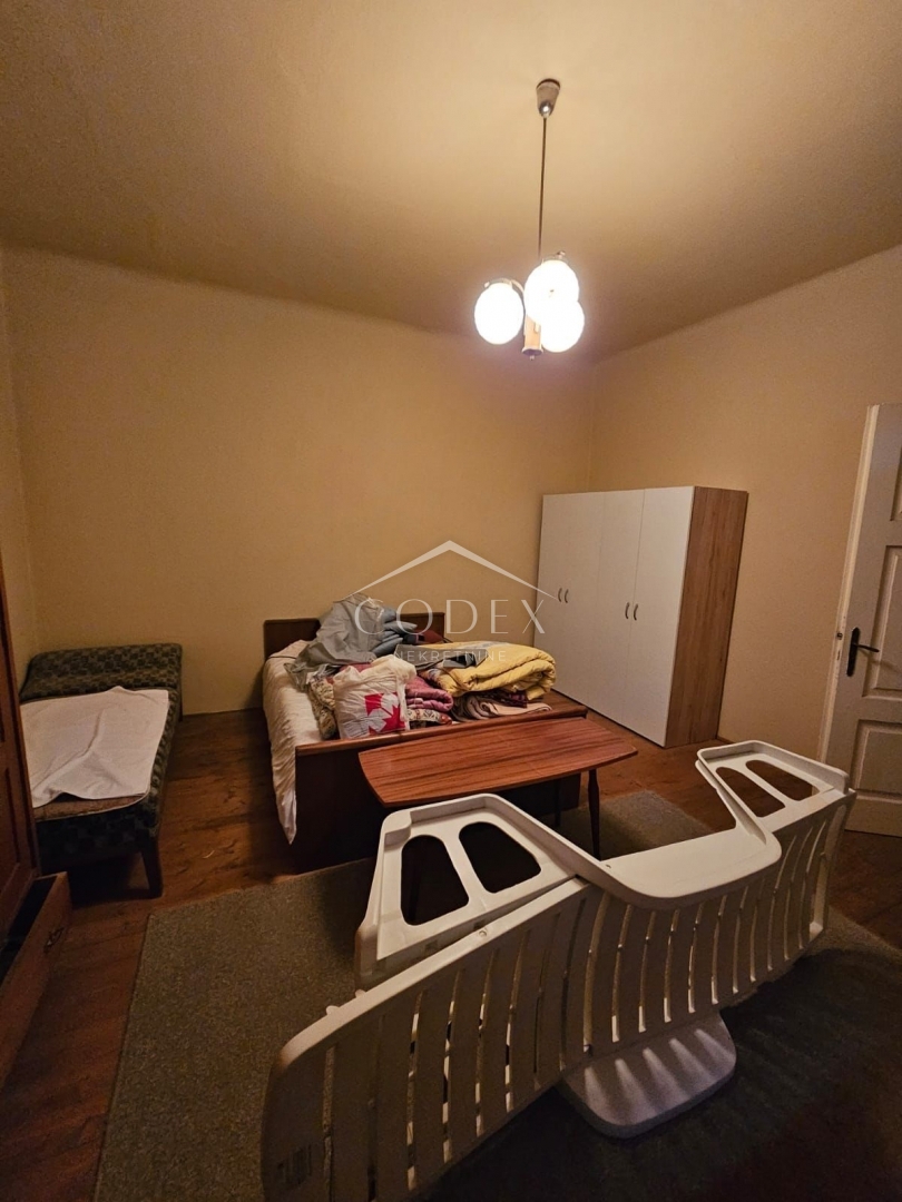Crikvenica - prodaja hiše za adaptacijo na odlični lokaciji