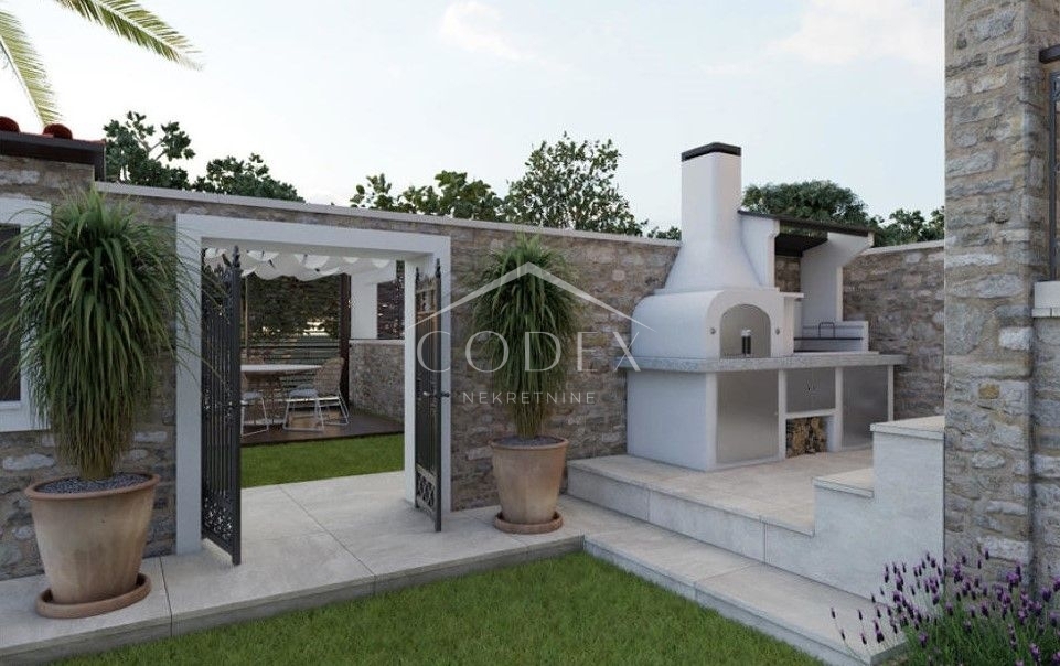 Crikvenica - prodaja hiše za adaptacijo na odlični lokaciji
