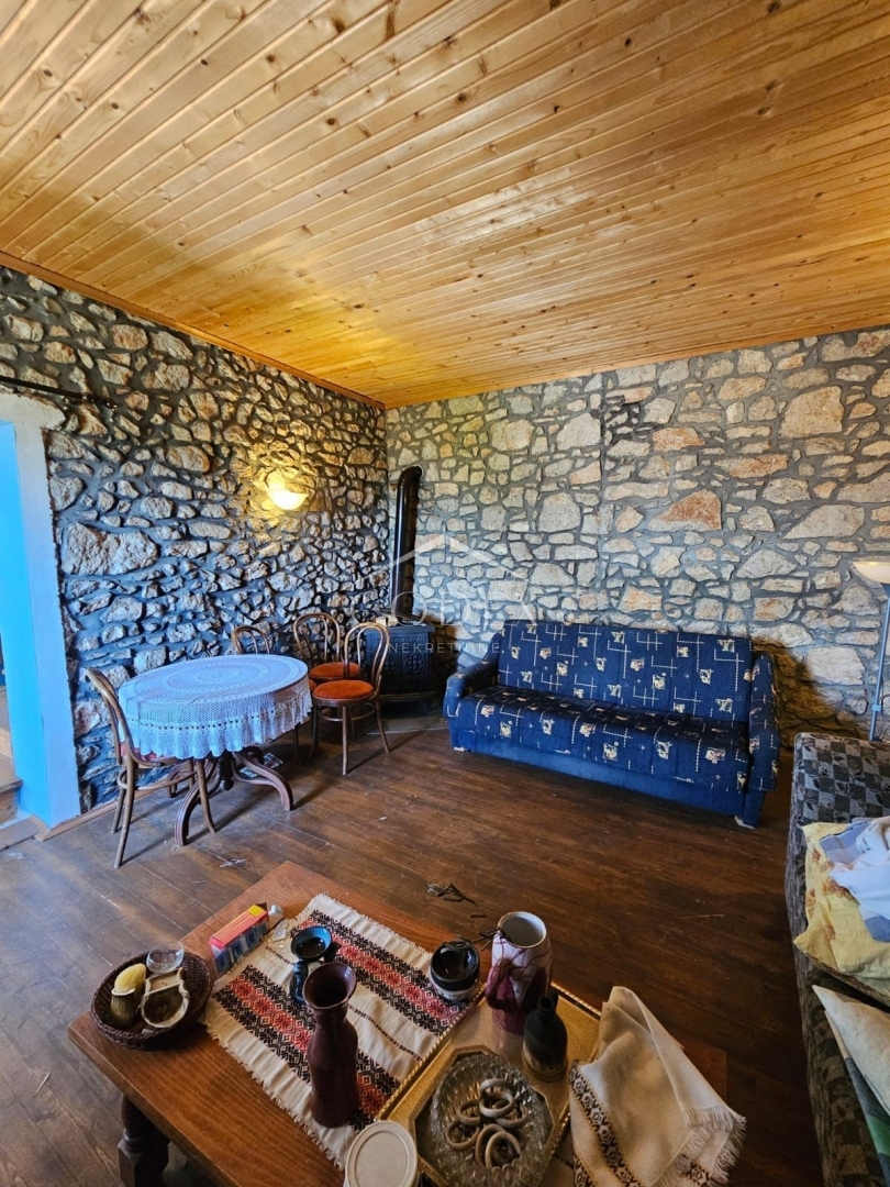 Crikvenica - prodaja hiše za adaptacijo na odlični lokaciji