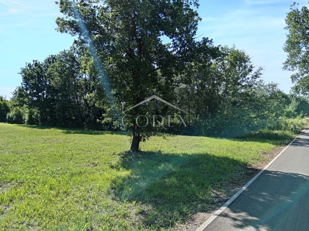 Materada, Poreč - gradbeno zemljišče 300 m od morja