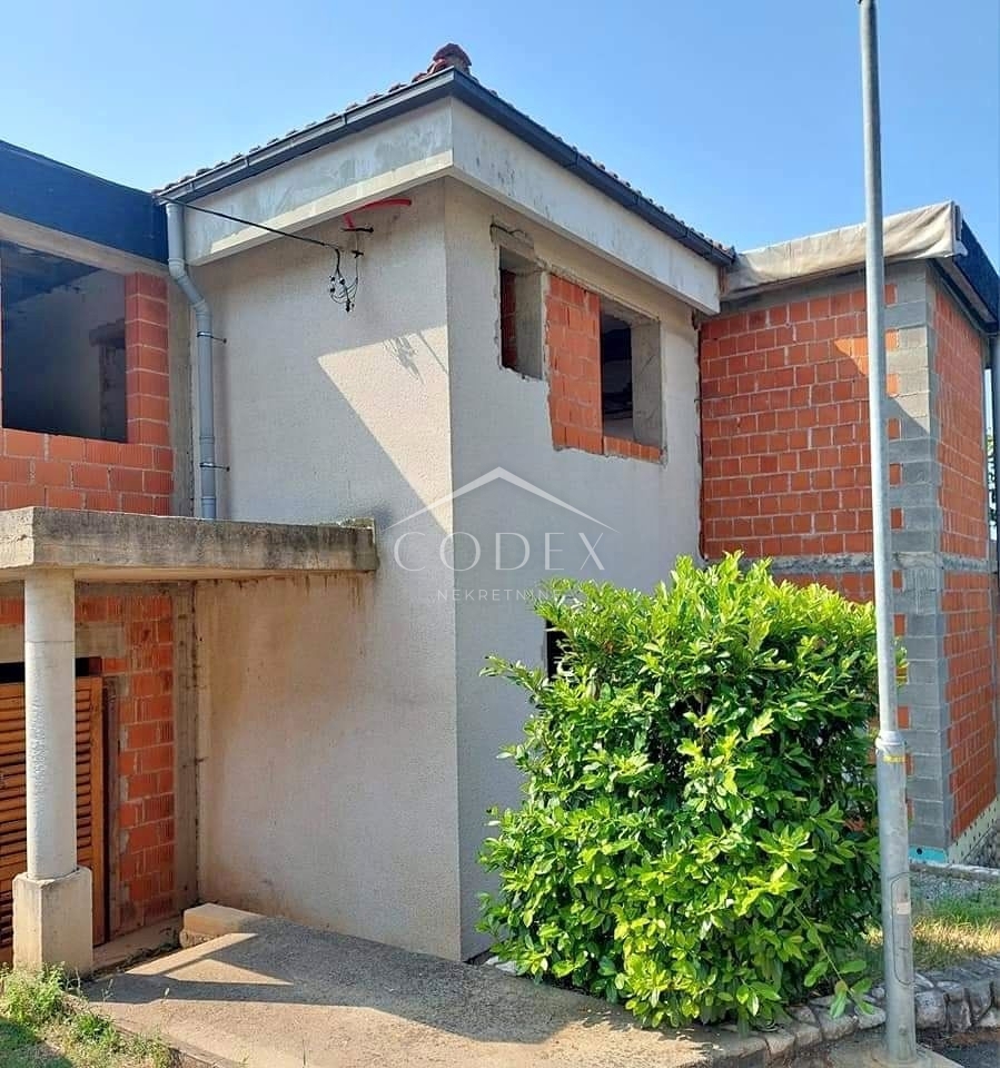Dramalj - hiša z 2 trisobnima apartmajema in pogledom na morje