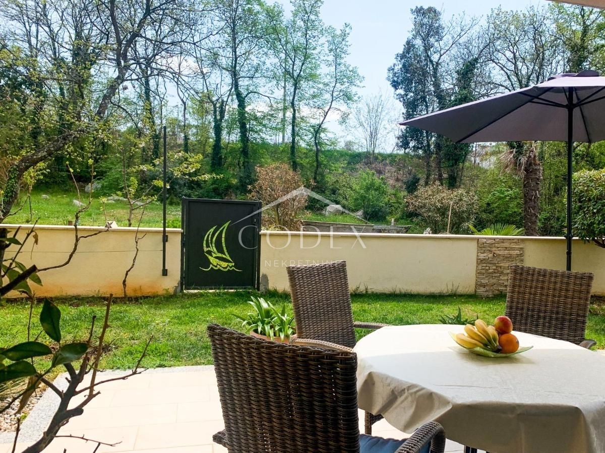 Poreč - dvojček 800 m od morja