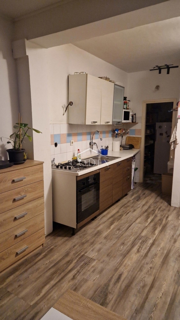 Kastav - družinska hiša z 2 apartmajema in pogledom na morje