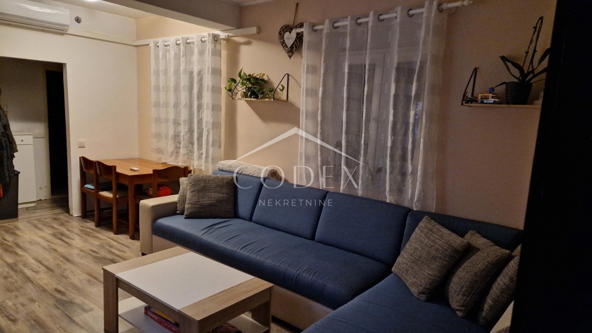 Kastav - družinska hiša z 2 apartmajema in pogledom na morje