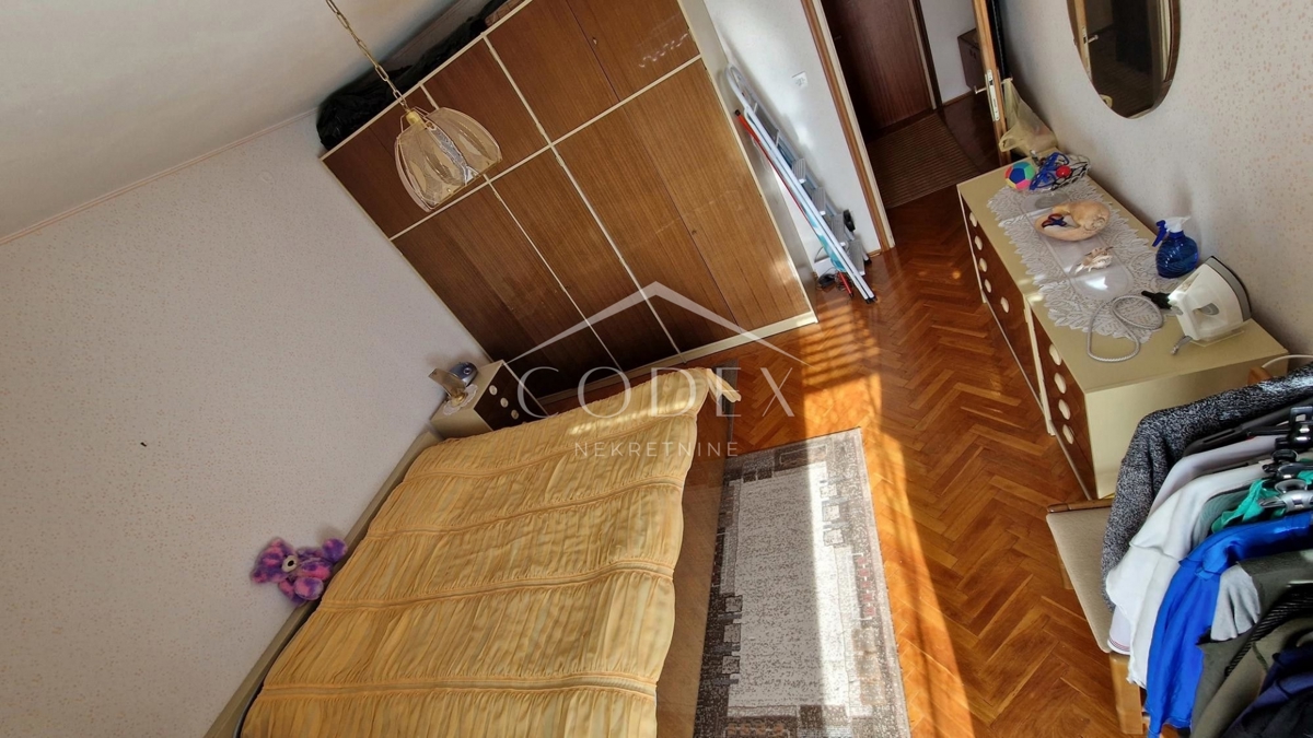 Kastav - družinska hiša z 2 apartmajema in pogledom na morje