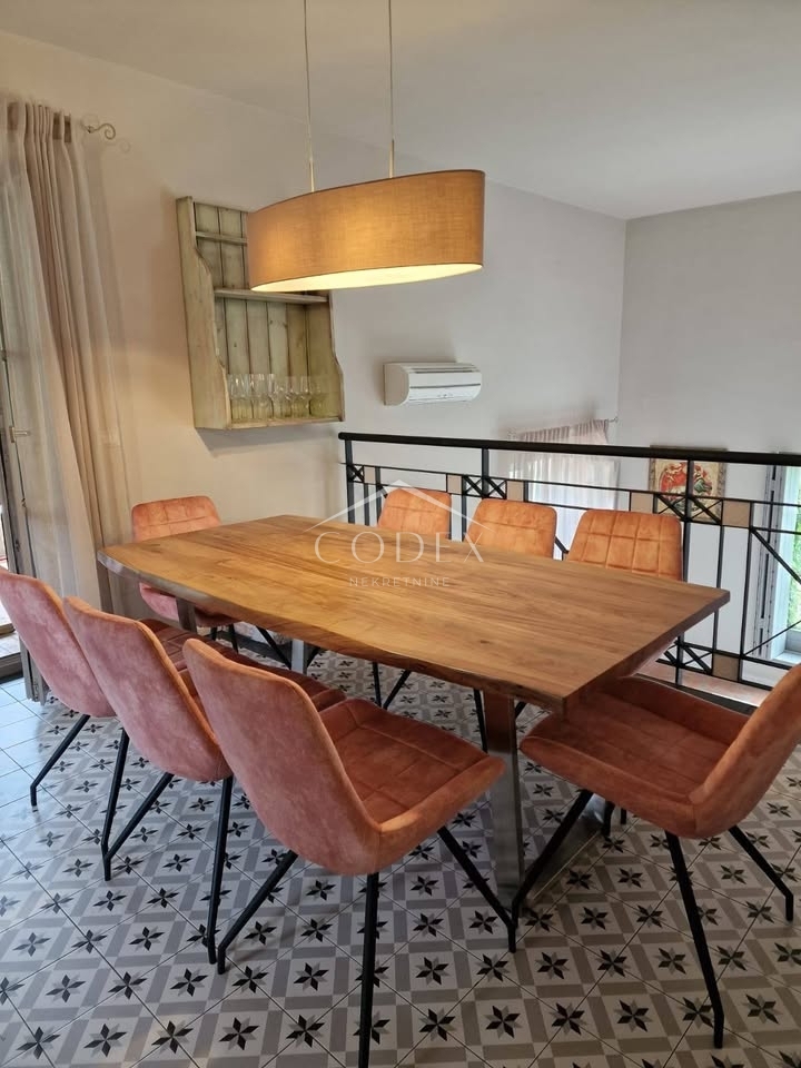 Poreč, okolica - kamnita vila z bazenom