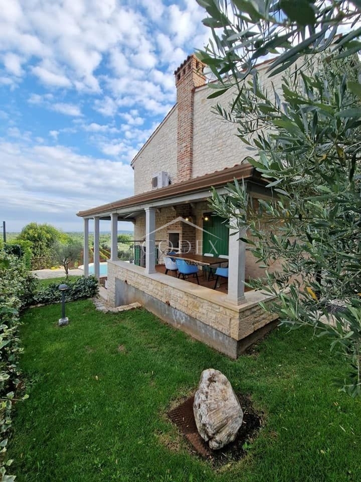 Poreč, okolica - kamnita vila z bazenom