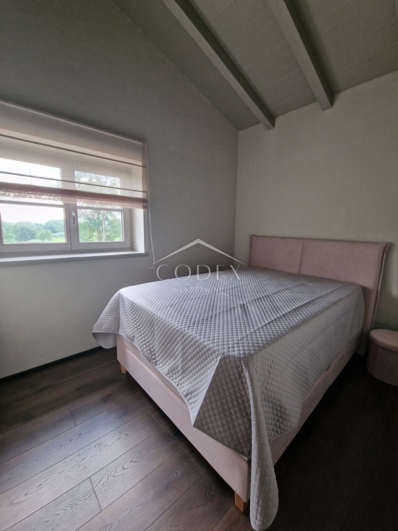 Poreč, okolica - kamnita vila z bazenom