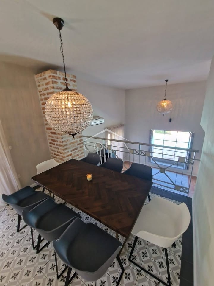 Poreč, okolica - kamnita vila z bazenom