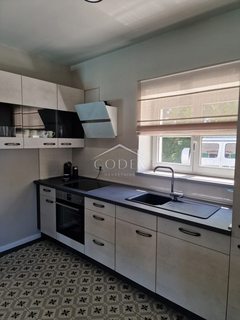 Poreč, okolica - kamnita vila z bazenom