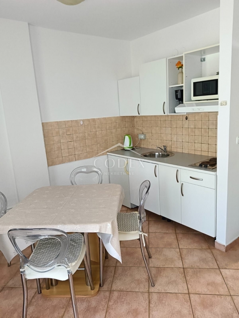 Poreč - hiša s 5 apartmaji za turistični najem