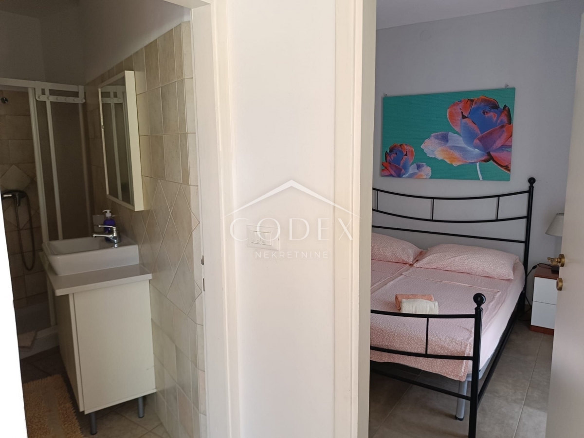 Poreč - hiša s 5 apartmaji za turistični najem