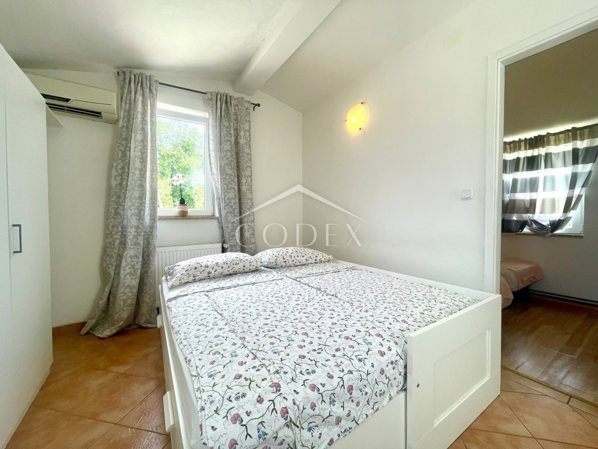 Poreč - hiša s 5 apartmaji za turistični najem