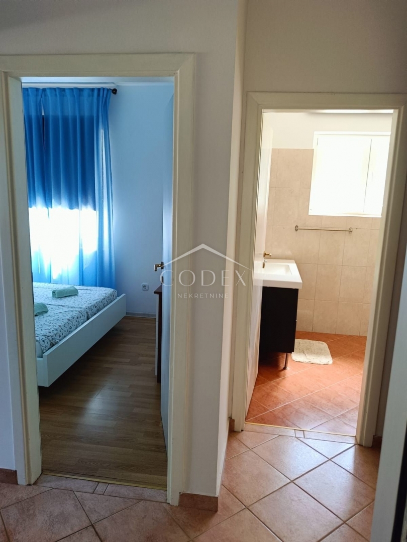 Poreč - hiša s 5 apartmaji za turistični najem